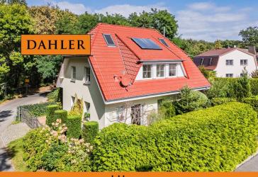Modernes Familienhaus mit privatem Garten und stilvollem Wohnambiente