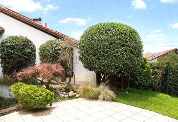 Nah am See: Helle, großzügige und einzugsbereite DHH mit Sonnengarten und Garage - PROVISIONSFREI !