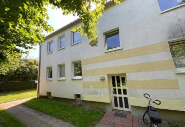 Frisch renovierte 2 Zimmer-Wohnung mit Tageslichtbad und Dusche