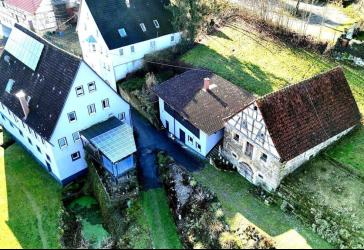 Großzügiges Wohnanwesen mit großem Grundstück – inkl. Einrichtung im Wert von 50.000 €