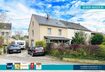 Detzem: Stilvoll modernisiertes Einfamilienhaus mit schönem Garten und Stellplätzen