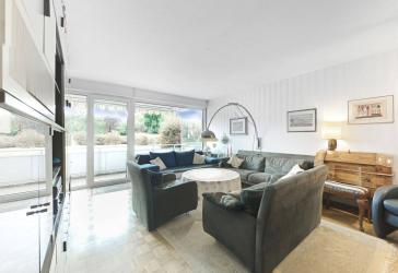 Unverbaubarer Grünblick: Gepflegte 3-Zimmer-Wohnung mit großer Westloggia und TG-Stellplatz