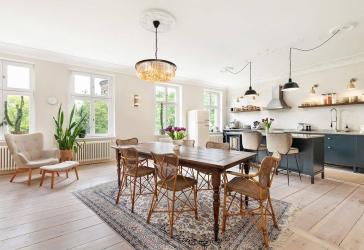 Kollwitzkiez: Zauberhafter 5-Zimmer Stuckaltbau mit Blick auf den Wasserturm, Kamin, Westausrichtung