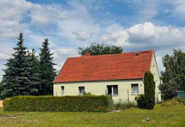 Altes, teilmodernisiertes Bauernhaus, Nebengelasse und Garage in Alleinlage!