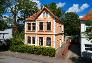 Altbauvilla mit historischem Charme - teilmodernisiert und zentral in Nordenham!