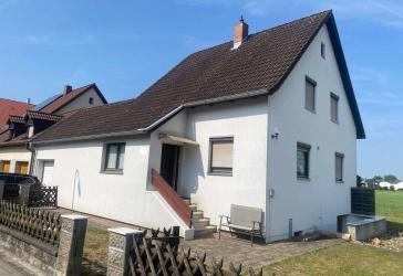 Einfamilienwohnhaus mit großzügigem Grundstück in absolut ruhiger und unverbaubarer Stadtrandlage