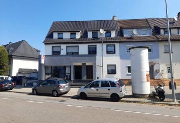 saniertes Mehrfamilienhaus mit Büro