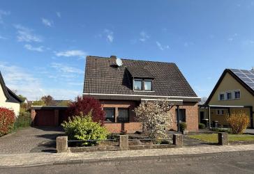 BORNHEIM: Geräumiges Einfamilienwohnhaus in bevorzugter Lage auf großzügigem Grundstück