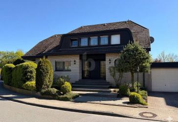 RUHIGES RAUMWUNDER: 234 M² FÜR IHRE FAMILIE!