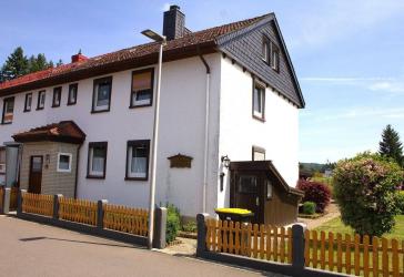 Doppelhaushälfte mit großem Grundstück - Doppelgarage - Werkstatt