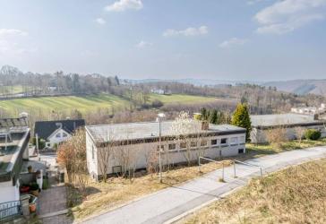 Wohnen über den Wolken von Altena: Wo Familienidylle und Natur eins werden