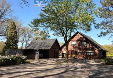 Zweifamilienhaus mit Halle und Garage in Lindern zu verkaufen
