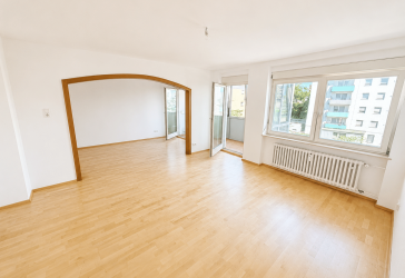 Helle 4-Zimmer-Wohnung mit Wintergarten, Balkon, Küche in zentraler Lage von Würzburg