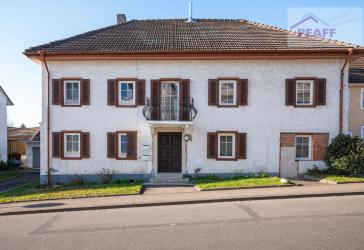 Zuhause ankommen in Gailingen in der Rheinstr.! Modernisierte 3 Zi.-Whg. mit Küche, Garten + Garage