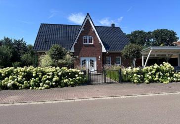 Hochwertiges Einfamilienhaus in Seenähe