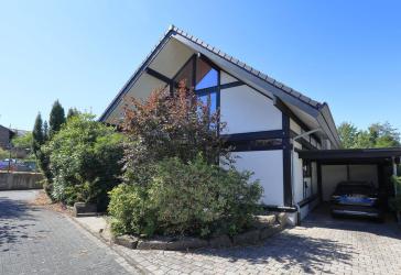 Exklusives Architektenhaus - Licht, Natur und Garten in perfekter Harmonie