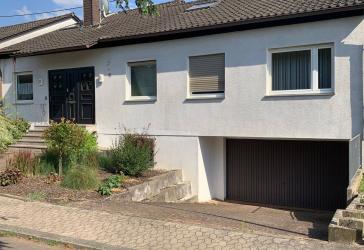 Viel Platz für Ihre Ideen: Großzügiges Haus in Saarbrücken