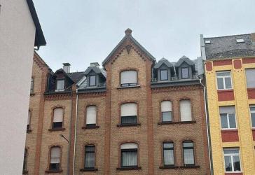 Großzügige Altbauwohnung mit Balkon und Option zur späteren Neuaufteilung