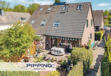 Reinbek-Neuschönningstedt: 'Charmante Doppelhaushälfte mit zwei Grundstücksteilen'