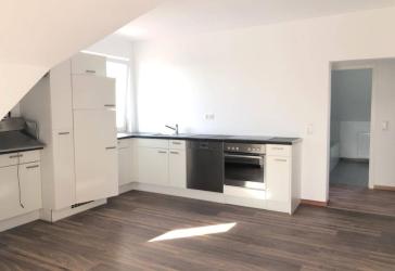 Großzügige 4,5-Zimmer-Wohnung mit Garten und Balkon in Westgartshausen