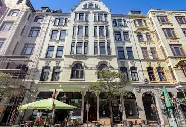 Klassische Altbauarchitektur trifft urbanes Lebensgefühl im beliebten Szeneviertel