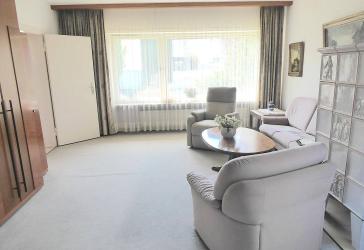 Freistehendes Einfamilienhaus mit 6 Zimmern, Garten und Garage