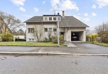 Großzügiges Einfamilienhaus mit Einliegerwohnung und Baupotenzial in Singen