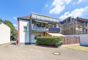 Dreifamilienhaus mit Terrasse und Balkone in Harpen