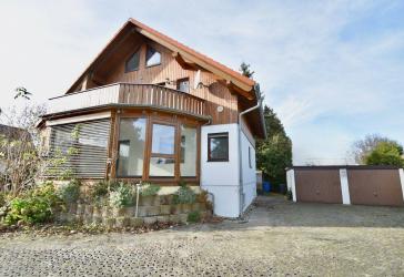 Freistehendes Einfamilienhaus mit Einliegerwohnung im DG, einer Doppelgarage und Grundstück in Dresden-Klotzsche