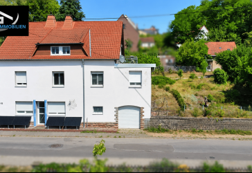 Großzügiges Anwesen mit ca. 270 m² Wohnfläche, Einliegerwohnung und zusätzlichem Baugrundstück
