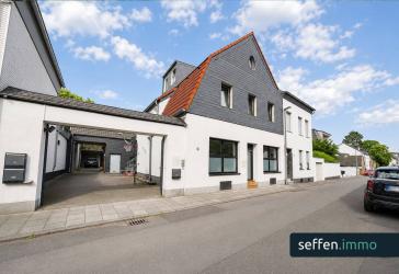 Attraktives Mehrfamilienhaus mit Garagen und Innenhof in gefragter Wohnlage im Kölner Westen