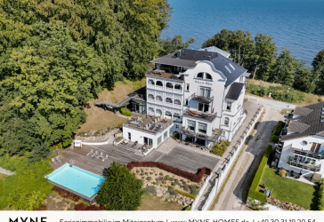 Ferienimmobilie in Miteigentum: Penthouse in erster Meereslinie mit Meerblick, Pool & Wellness