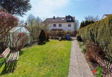 FBC - Zusammen leben: Stadtmittelhaus mit eigenem Wohnbereich im DG