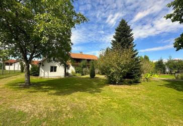 Wohnhaus mit RIESIGEM Grundstück
