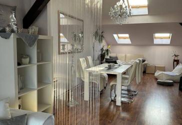 Lichtdurchflutete Dachgeschosswohnung mit Penthouse-Charakter