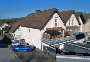 / Kapitalanlage: Vermietetes Zweifamilienhaus mit Garage