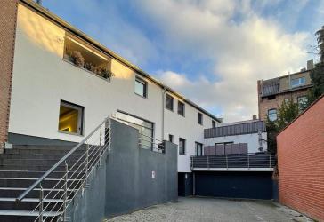 Hochmoderne Loftwohnung im Stadtzentrum mit Terrasse und Parkplatz - urbanes Wohnen mit Stil
