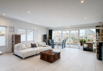 Modernisierte Doppelhaushälfte auf ca. 846 m² Grundstück mit außergewöhnlich niedrigem Erbbauzins