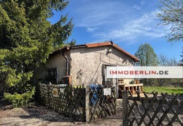 IMMOBERLIN.DE - Sanierungsgelegenheit! Charaktervolles Haus & Nebengebäude auf Südgrundstück