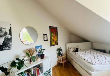 Großes, gemütliches möbliertes WG-Zimmer mit Wohnzimmer zur Zwischenmiete