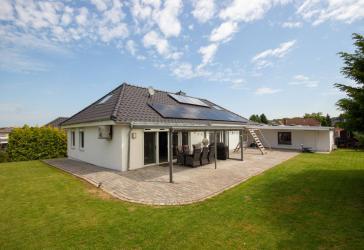 Hochwertig modernisiert und energieeffizient: Einfamilienhaus in ruhiger Wohnlage
