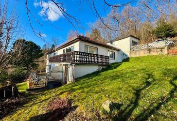 Schmitten - Niederreifenberg: Freistehendes Einfamilienhaus in Blicklage!