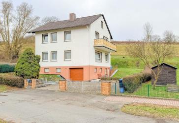 Viel Platz, großes Grundstück und Alleinlage - Einfamilienhaus in Waldkappel-Friemen