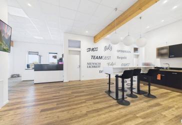 Hochwertige Gewerbefläche mit Büro, Warmhalle & Smart-Home-Technik