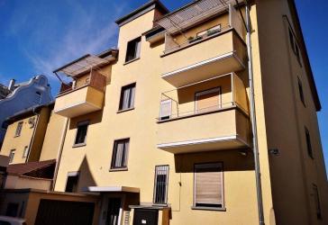 Gut geschnittene und schöne 3 Zimmer-Wohnung mit Balkon in direkter Innenstadtlage