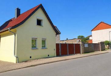 Familienidylle mit Teich, Doppelgarage und 1.476 m² Naturgrundstück im Seegebiet Mansfelder Land