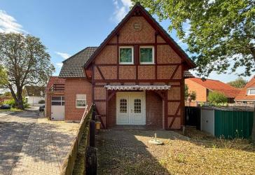 Flexibel nutzbares Zweifamilienhaus mit Dachterrasse, Garten und großer Garage!