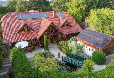 Exklusive Naturstammvilla - Luxus, Natur & Privatsphäre