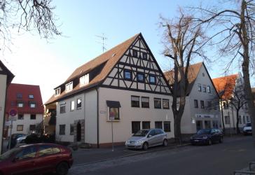 Titel: Großzügige 4-Zimmer-Wohnung (110 m²) im 2. OG mit Garage in bester Anbindung von Nürnberg-Großgründlach