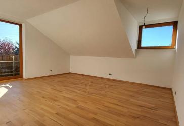 Mitten im Grünen - 4 Zimmer Dachgeschosswohnung